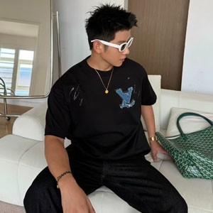 ルイヴィトン 高級感 Tシャツ