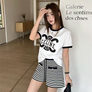 セリーヌ T シャツ リンガー トリオンフロゴ ホワイト 着用イメージ