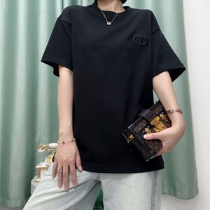 ディオール  T シャツ CD ロゴ立体刺繍 黒 着用イメージ