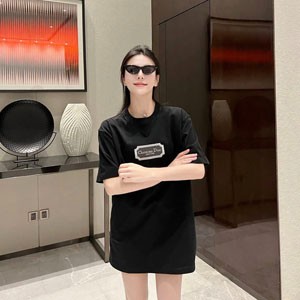 ディオール T シャツ レトロラベル刺繍 黒 着用イメージ