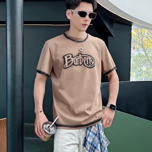 バーバリー グラフィティ ロゴ Tシャツ