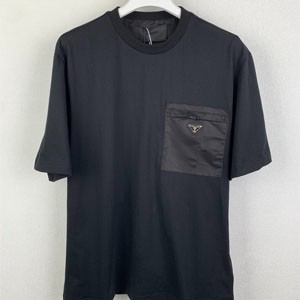 ポケット付きトライアングルロゴTシャツ（デザイン重視モデル）