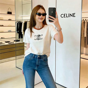 セリーヌ T シャツ バロックトリオンフ ベージュ 着用イメージ