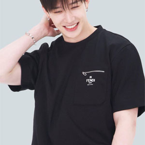 FENDI ロゴ ジップ ズッカ柄 ポケット クルーネック コットン Tシャツ  ホワイト 